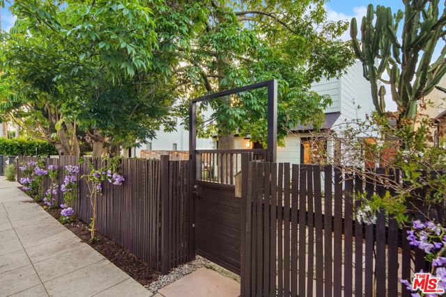 905 HOWARD Street photo 2