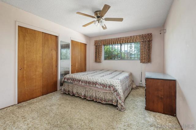 5824 Kent Pl, San Diego CA: https://media.crmls.org/mediaz/05f6e64c-4252-4958-9b8b-c9ea7ba3f3a2.jpg