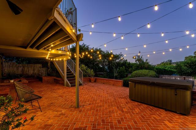 7850 Roseland Dr, La Jolla CA: https://media.crmls.org/mediaz/05f7d787-0309-48b9-beea-078a0d74f422.jpg