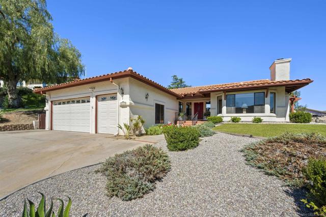 15519 Calistoga Dr., Ramona CA: https://media.crmls.org/mediaz/05f7e29f-e5b2-4100-810e-0bf978291045.jpg
