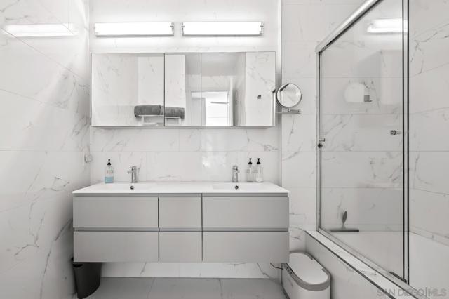 465 S Cleveland St, Oceanside CA: https://media.crmls.org/mediaz/05f86490-cb6c-45bb-aa0c-6e50c5b4ec4a.jpg