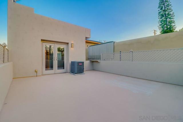 2318 Chalcedony St, San Diego CA: https://media.crmls.org/mediaz/05f8a618-6a3a-4223-9fc7-3fc7bd08869d.jpg