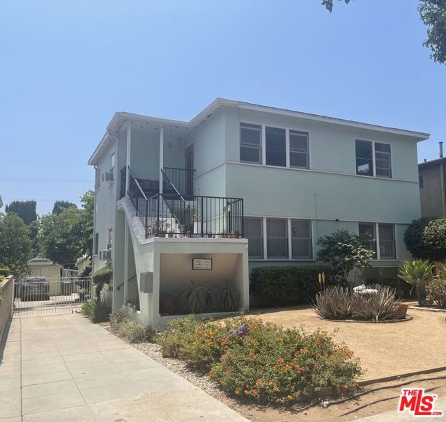 4426 Finley Avenue, Los Angeles CA: https://media.crmls.org/mediaz/05f8e83f-7d73-4f35-95f1-06c6566f8e5f.jpg