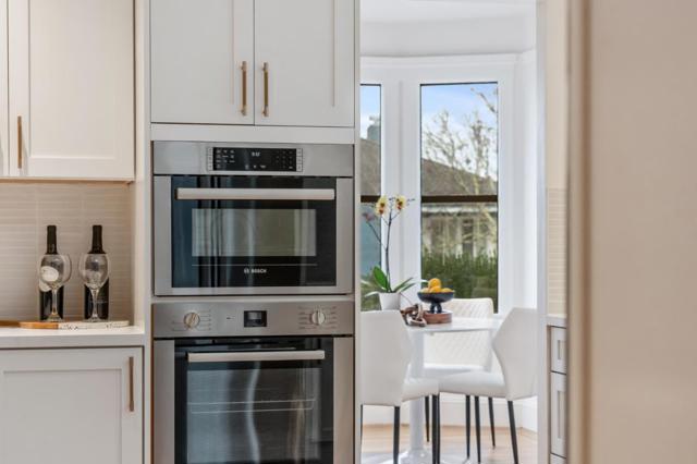 929 Darien Way, San Francisco CA: https://media.crmls.org/mediaz/05f90dd2-ff77-46d3-aa5a-516c0a837aa3.jpg