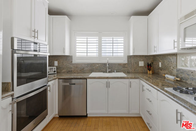 10630 Moorpark Street, North Hollywood CA: https://media.crmls.org/mediaz/05f93dde-a32b-487d-b771-7412b7248ce9.jpg