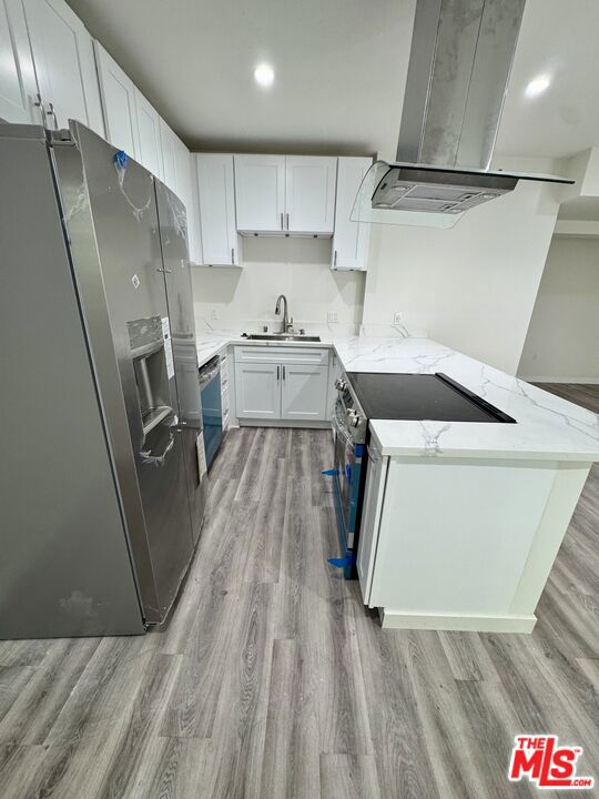 2424 Ocean Park Boulevard, Santa Monica CA: https://media.crmls.org/mediaz/05f94966-9f27-4149-bb6b-3294b56ba62b.jpg