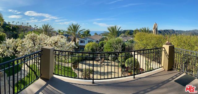 16814 Calle Bellevista, Pacific Palisades CA: https://media.crmls.org/mediaz/05f9bd30-805b-4311-afed-9f22cd41ad13.jpg