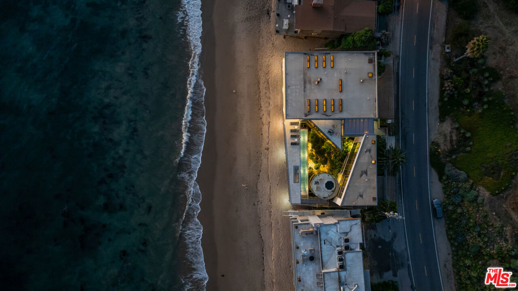 https://media.crmls.org/mediaz/05f9c2ea-cc4b-405c-909a-e9cad067757b.jpg?preset=X-Large
