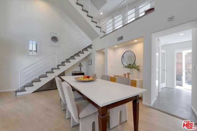 833 17th Street, Santa Monica CA: https://media.crmls.org/mediaz/05f9f230-371a-4162-8401-dbcb7bbe6235.jpg