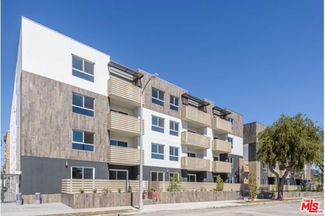 1836 Colby, Los Angeles CA: https://media.crmls.org/mediaz/05fb1cb1-3d42-4727-a50d-6741810bf8f7.jpg