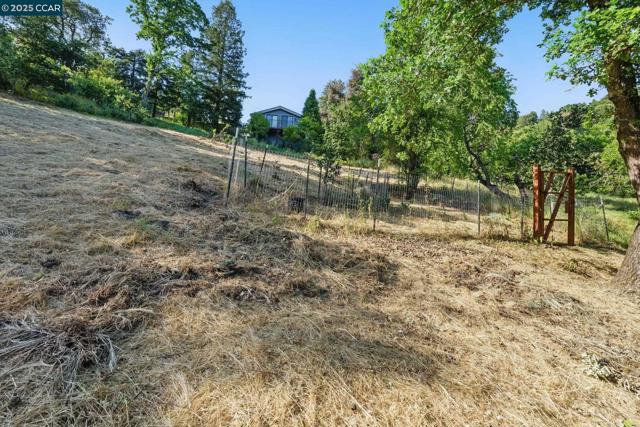 3938 Los Arabis Dr, Lafayette CA: https://media.crmls.org/mediaz/05fb72c5-b738-4098-bcdb-bbbe119b32aa.jpg
