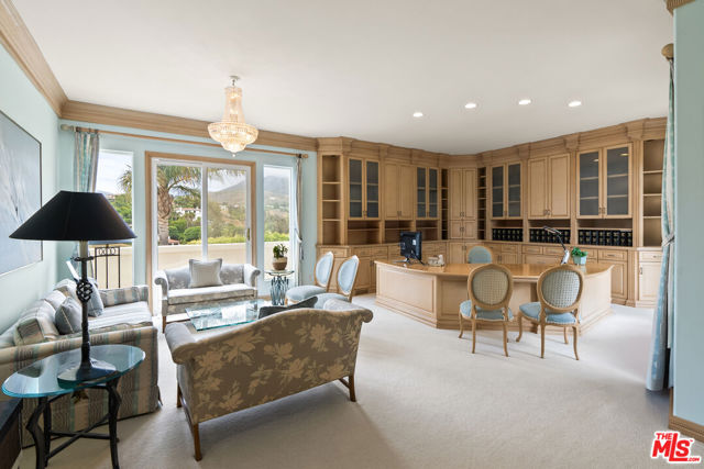 6400 Kanan Dume Road, Malibu CA: https://media.crmls.org/mediaz/05fb872b-f415-4a54-96a5-2b2b62871169.jpg