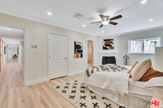 118 S Clark Drive, West Hollywood CA: https://media.crmls.org/mediaz/05fb8bfb-3746-4026-b974-17c06998c5c9.jpg