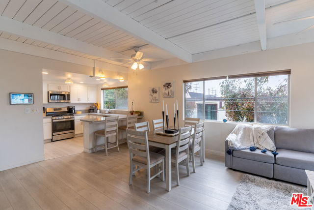 3900 PACIFIC Avenue, Marina del Rey CA: https://media.crmls.org/mediaz/05fc2e3b-667f-4451-9ecb-a44d0ed0146b.jpg