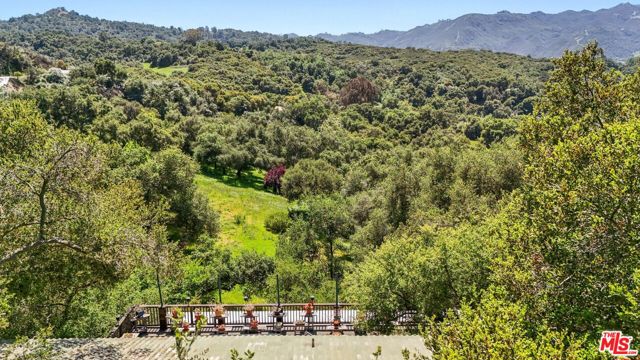 20730 Hillside Drive, Topanga CA: https://media.crmls.org/mediaz/05fcf89d-7729-4d24-88de-d15731d7534c.jpg