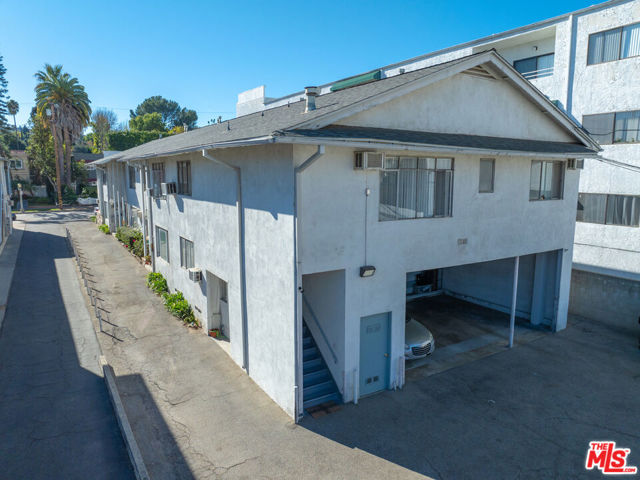 15207 Dickens Street photo 3