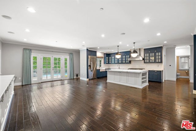 1147 Centinela Avenue, Santa Monica CA: https://media.crmls.org/mediaz/05fdf265-49ed-436a-9a08-4f9941690372.jpg