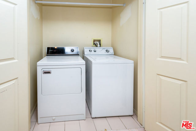 1851 Veteran Avenue, Los Angeles CA: https://media.crmls.org/mediaz/05fe7cba-d103-4579-8340-22a35560dfb5.jpg