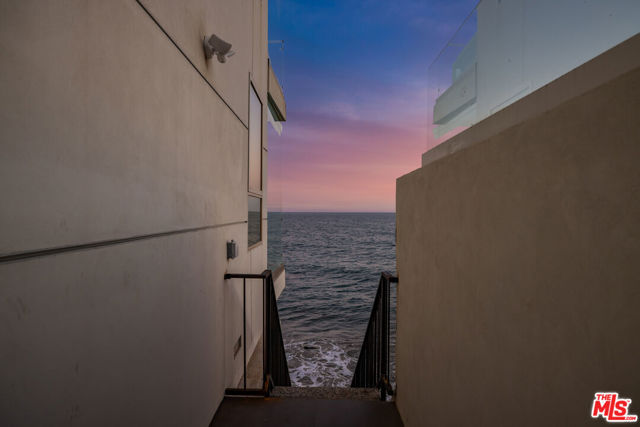 19640 Pacific Coast Highway, Malibu CA: https://media.crmls.org/mediaz/05fea8a0-7b37-472a-8cd8-2eb7d614abcd.jpg