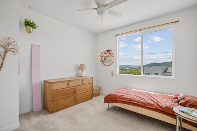 35111 Cooper Pl, Fallbrook CA: https://media.crmls.org/mediaz/05feca61-3036-4e53-982a-7c9cc668a90e.jpg