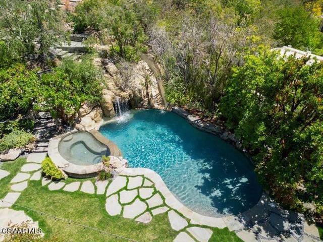 5455 Via Olas, Newbury Park CA: https://media.crmls.org/mediaz/05feccab-8ae2-463d-94f7-de3d730a28e2.jpg