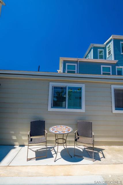 845 Beryle st unit A, San Diego CA: https://media.crmls.org/mediaz/05fefb12-59f0-42b9-b5d9-227bc3c7c347.jpg