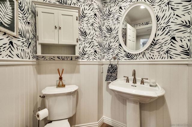 571 Lynwood Dr, Encinitas CA: https://media.crmls.org/mediaz/05ff3c40-50ab-460f-bbff-21a0cd706c1b.jpg