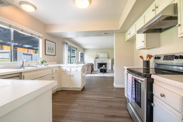 Image 10 of 33 For 2940 Gaviota Circle