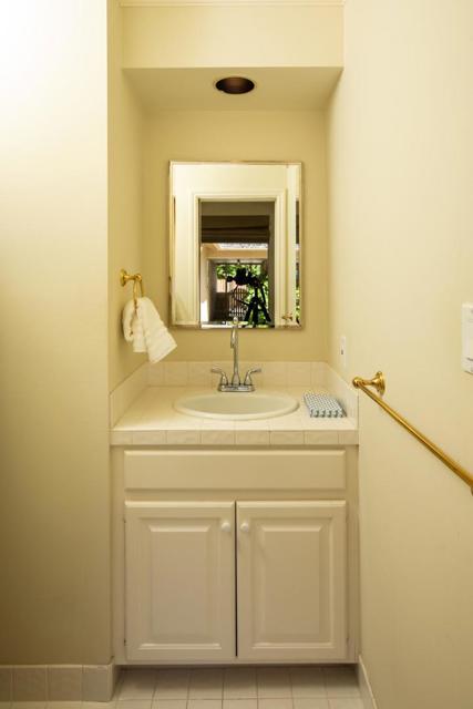 1850 White Oak Drive, Menlo Park CA: https://media.crmls.org/mediaz/05ffdac9-7cab-46ca-a8e9-d8eb85728652.jpg