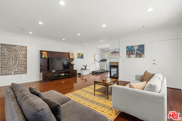 11826 Dorothy Street, Los Angeles CA: https://media.crmls.org/mediaz/06000e9d-c6ff-47ea-b02a-1cf5d361cdd2.jpg