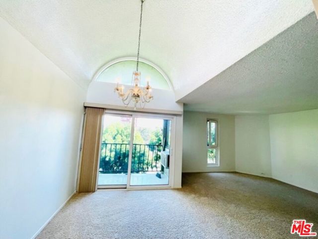 11789 Montana Avenue, Los Angeles CA: https://media.crmls.org/mediaz/06003332-3d93-4ec4-ad42-42f589897e98.jpg