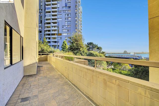 Image 42 of 59 For 545 Pierce St  2112
