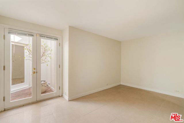 1200 El Hito Circle, Pacific Palisades CA: https://media.crmls.org/mediaz/0600b5ef-db1b-4b48-906e-85da5ad3f6f4.jpg