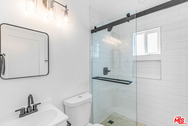 1536 11th Street, Santa Monica CA: https://media.crmls.org/mediaz/0600ef19-0b77-45d3-a1b9-fd7968322cd7.jpg