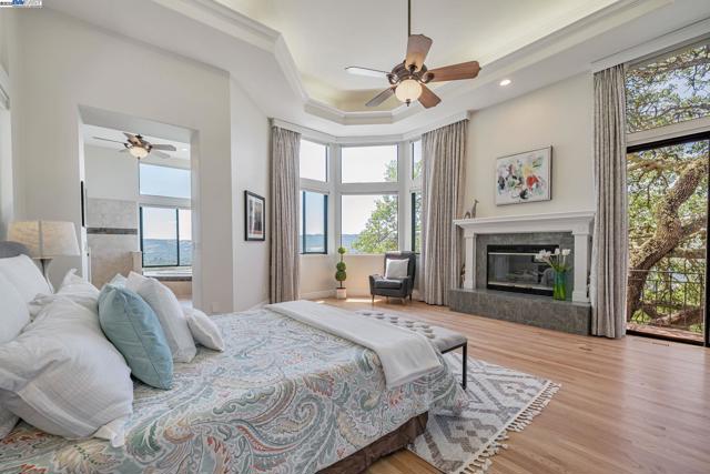 530 Oakshire Pl, Alamo CA: https://media.crmls.org/mediaz/0601e7bb-140d-4a8a-ab48-c6c12aa12d52.jpg