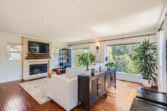 4359 Date Ave, La Mesa CA: https://media.crmls.org/mediaz/06022f70-9b7c-46f5-a20a-1025ac95c514.jpg