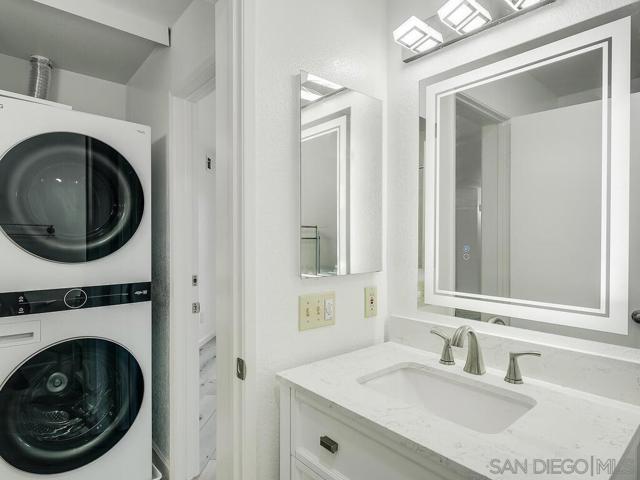 7087 Camino Degrazia, San Diego CA: https://media.crmls.org/mediaz/0602e592-5b58-4512-aecb-009c59f1ed03.jpg