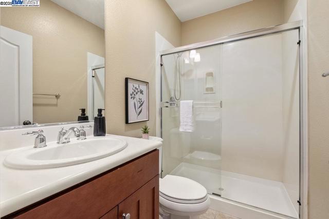670 W Privado Way, Mountain House CA: https://media.crmls.org/mediaz/060309e8-9dff-4c2b-8dca-97a97f1742fd.jpg