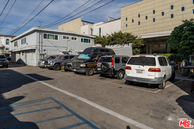 12028 Venice Boulevard, Los Angeles CA: https://media.crmls.org/mediaz/06030fbb-1149-4685-bebf-2da4f78e1e7d.jpg