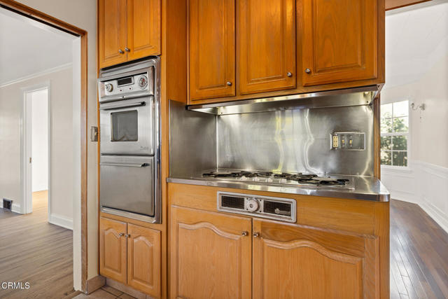 259 Acacia Street, Altadena CA: https://media.crmls.org/mediaz/06033af5-5ecb-4469-addf-6f883dbc7e56.jpg
