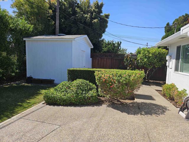 4208 Garland Dr, Fremont CA: https://media.crmls.org/mediaz/0604510e-a647-46ab-a90d-f269c759403d.jpg