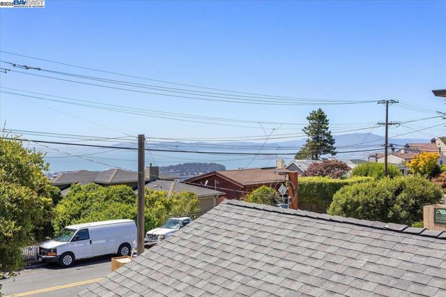 543 Grizzly Peak Blvd, Berkeley CA: https://media.crmls.org/mediaz/060477eb-cfba-44fb-bfcc-fef7c71999cc.jpg