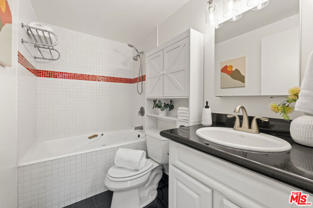 1742 S Bentley Avenue, Los Angeles CA: https://media.crmls.org/mediaz/06047f53-fb16-4ea8-ab4a-0916054349f1.jpg