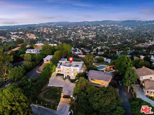 5118 Cerrillos Drive, Woodland Hills CA: https://media.crmls.org/mediaz/06048ae4-7049-4c7f-b037-19cf73a9cc58.jpg
