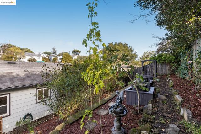 279 Pomona Street, Crockett CA: https://media.crmls.org/mediaz/0604d6b8-da74-4e7a-9947-e01f1f424e97.jpg