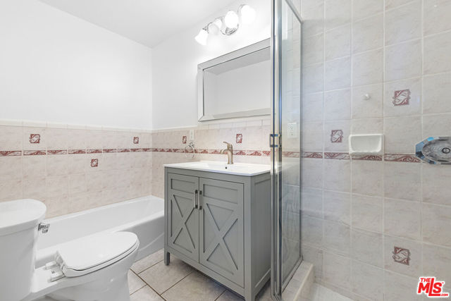 1205 Appleton Way, Venice CA: https://media.crmls.org/mediaz/0605b5fc-4e30-44dd-8c8e-704cc89aa12c.jpg
