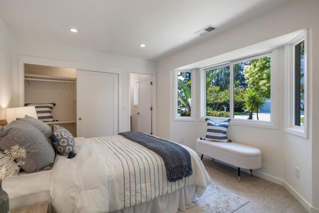 34 Carriage Court, Los Altos CA: https://media.crmls.org/mediaz/0605bbc0-2074-4bf8-8335-06e758a7a55b.jpg