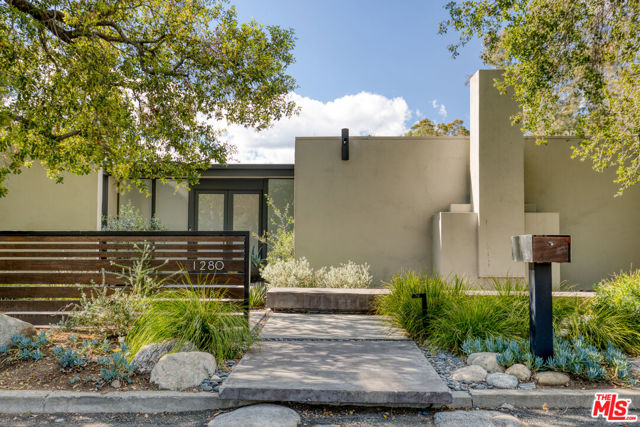 1280 Glen Oaks Boulevard, Pasadena CA: https://media.crmls.org/mediaz/0605df5f-c449-41b8-873e-22f6aadfc655.jpg
