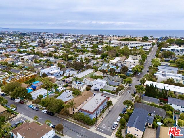 3110 Highland Avenue, Santa Monica CA: https://media.crmls.org/mediaz/06060116-857c-43b5-963d-32cb3fbadddb.jpg