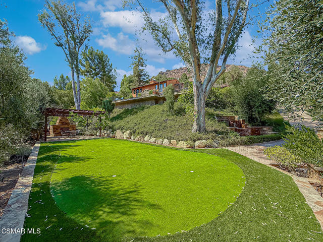 31145 Lobo Vista Road, Agoura Hills CA: https://media.crmls.org/mediaz/060649ff-95c8-48dd-8620-2c3ad836383d.jpg